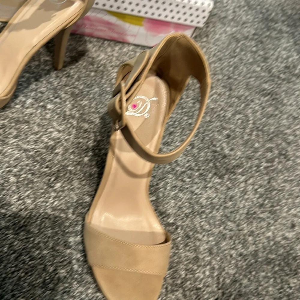NWT Tan Heel Shoes with buckle. Size 10 & 8.5